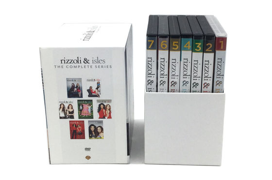 맞춘 DVD 박스는 미국 영화에게  완결 시리즈 리졸리와 이스레스테 완결 시리즈 1-7을 할당합니다 협력 업체