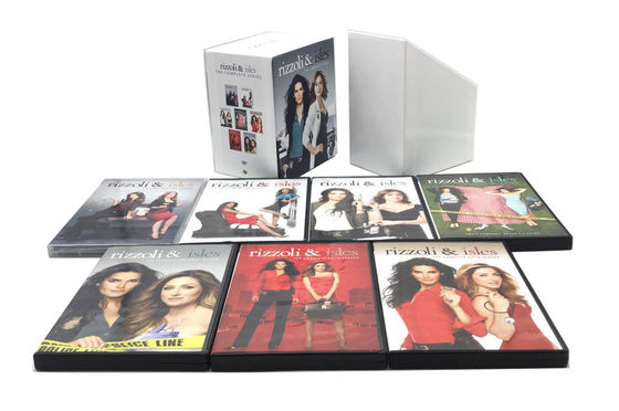 맞춘 DVD 박스는 미국 영화에게  완결 시리즈 리졸리와 이스레스테 완결 시리즈 1-7을 할당합니다 협력 업체